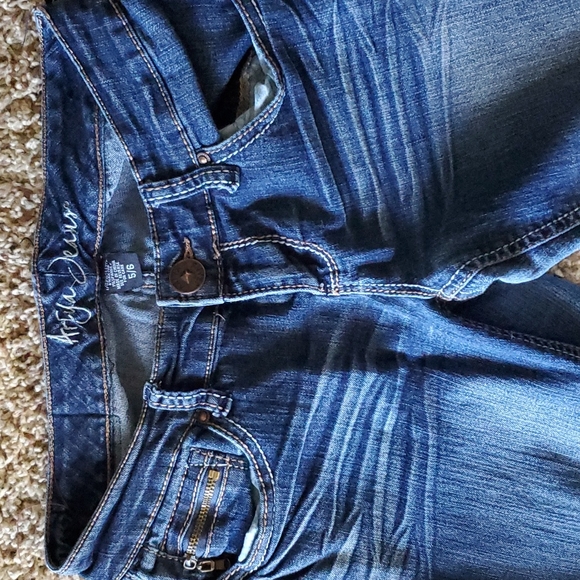 (CS) Ariya Jeans - Picture 2 of 4